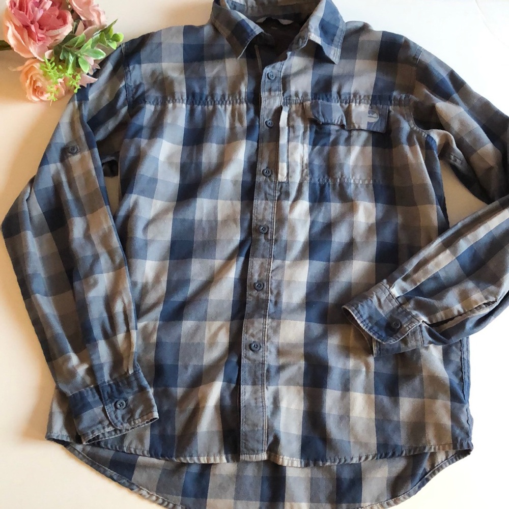 Wrangler Long Sleeve button down shirt with front pocket with zipper Blue